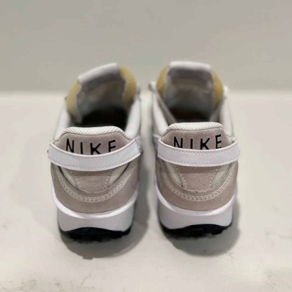 Nike Waffle Debut Running Shoes - Picture 2 of 9